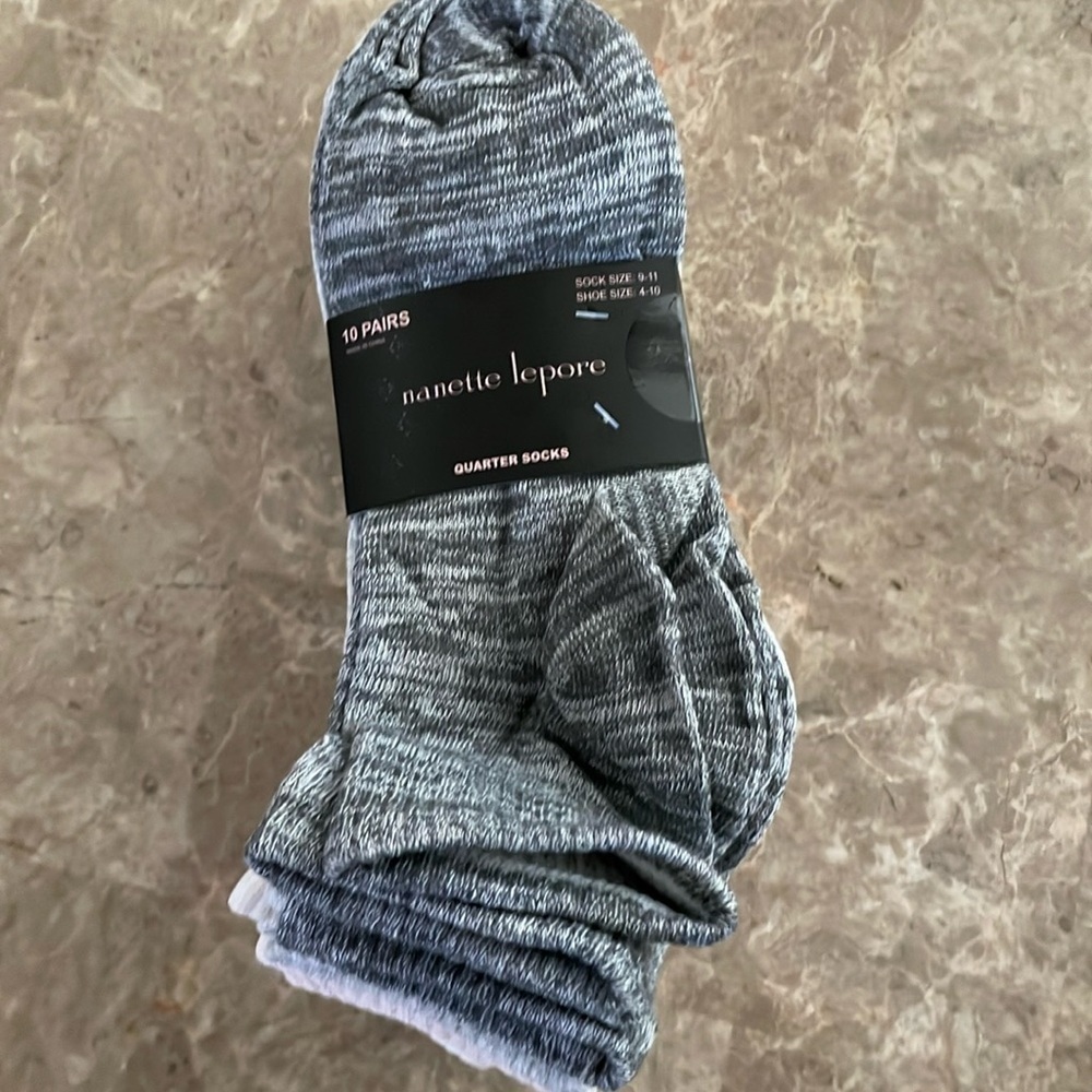 - - Woman’s Nanette lepore docks